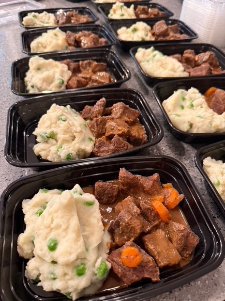 Beef stew with mashed potatoes and peas